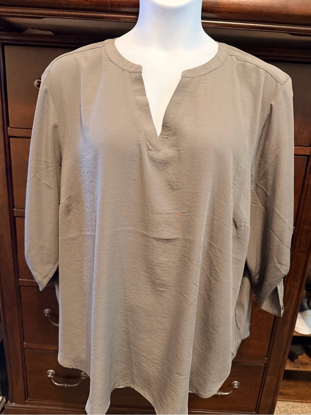 Women’s army green Split-Neck Shirt